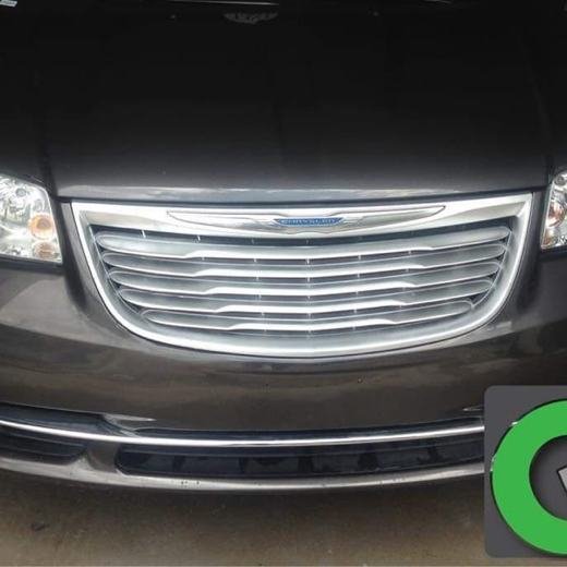 The same minivan with the front bumper and grille repaired